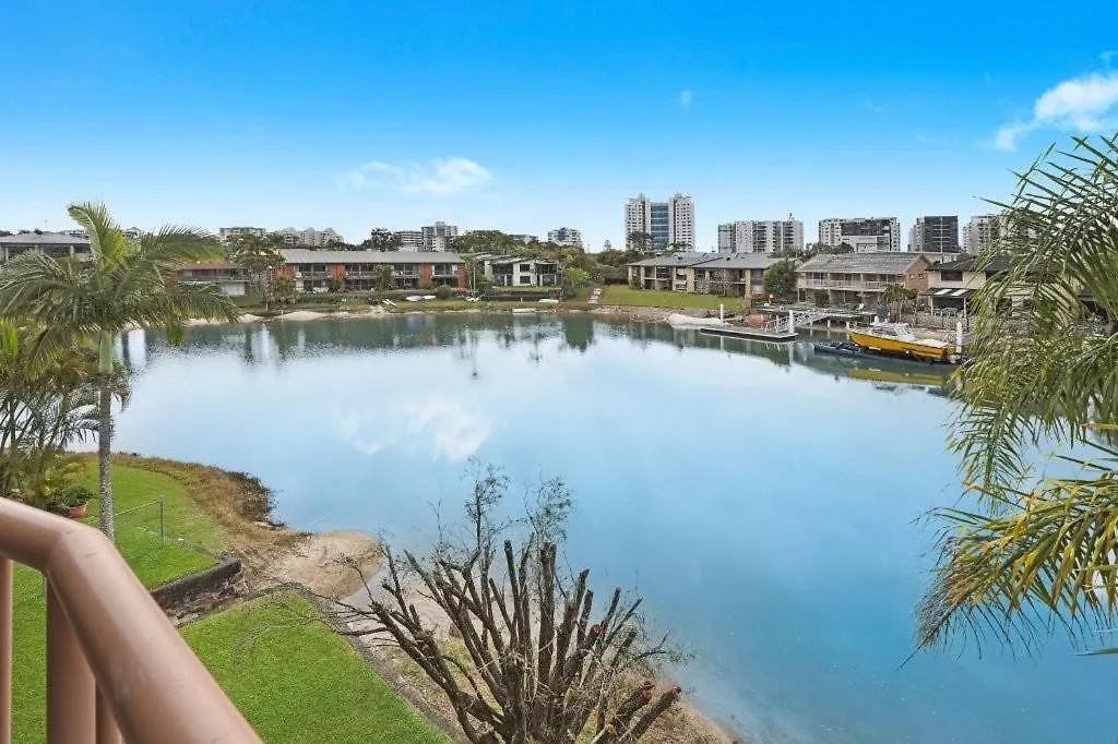 Canal 7 - On The Mooloolaba Canal 0*,