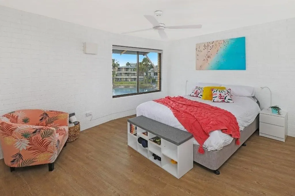 Canal 7 - On The Mooloolaba Canal